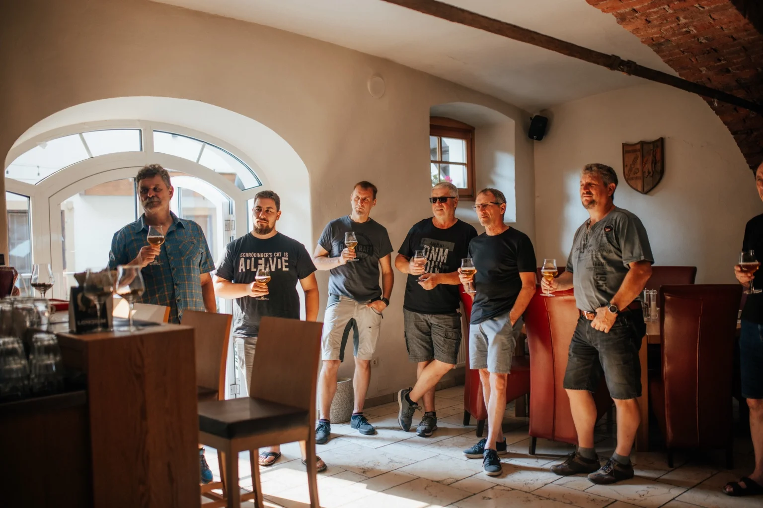 Gäste bei einer Bierverkostung im Loncium