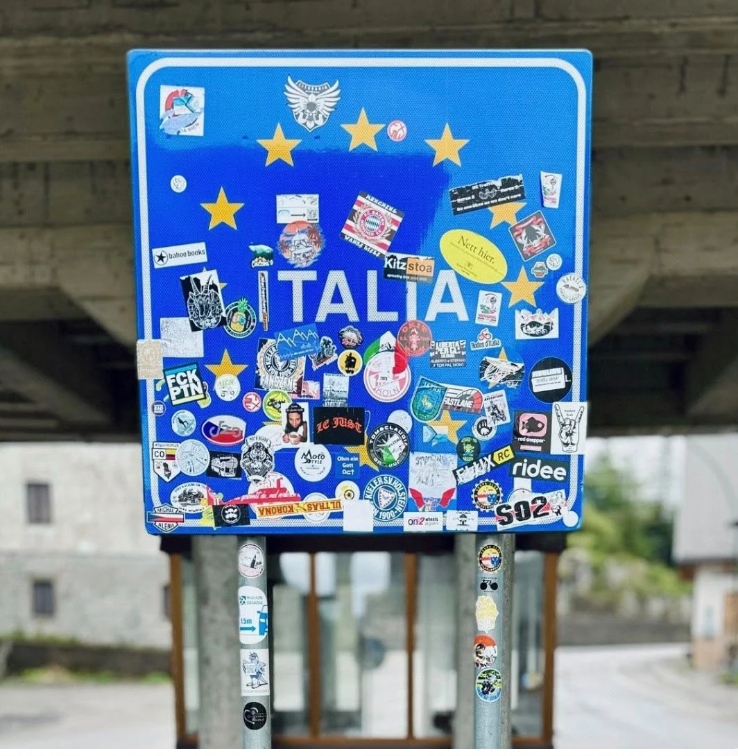 Italia-Grenzschild am Plöckenpass