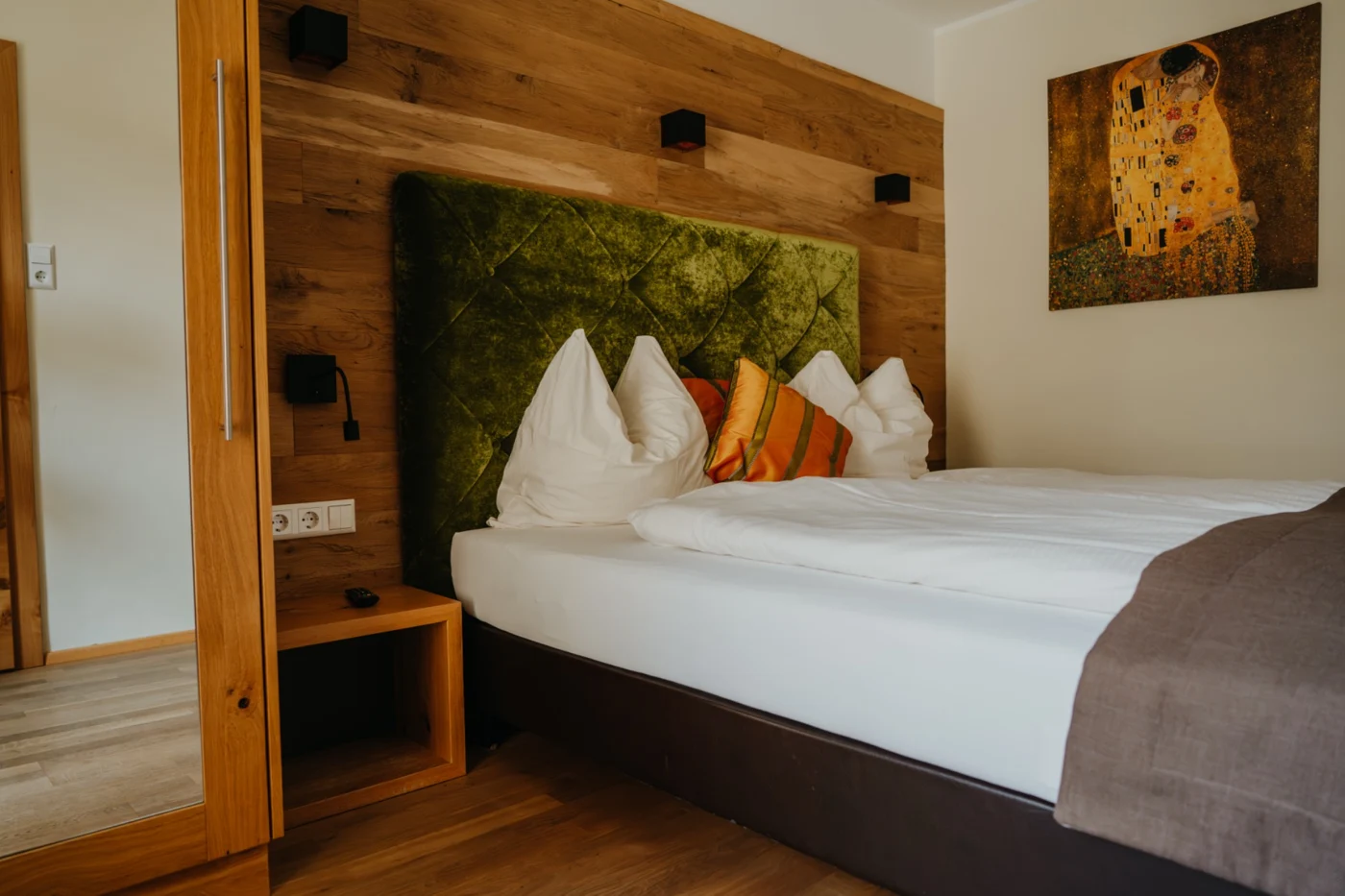 Individuelle Zimmer im alpinen Chic im LONCIUM